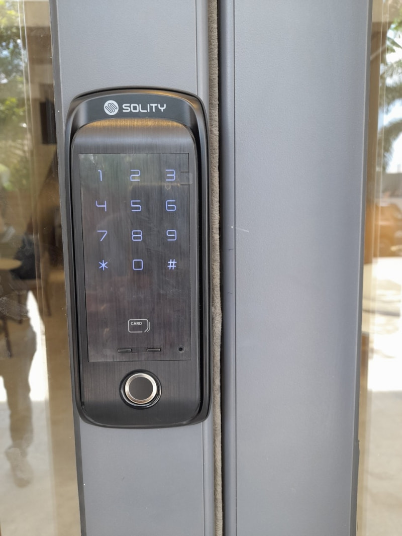 Solity GA-60B từ Hàn Quốc nổi bật với tính năng chống nhìn trộm siêu việt.