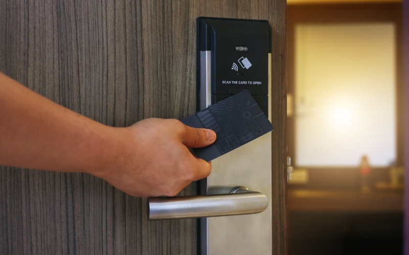 Khóa thẻ từ tích hợp nhiều cơ chế bảo vệ giúp nâng cao mức độ an toàn