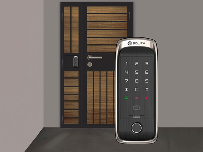 Khóa vân tay cửa cổng sắt sẽ phát cảnh báo nếu có người lạ truy cập hay có tác động ngoại lực lên khóa