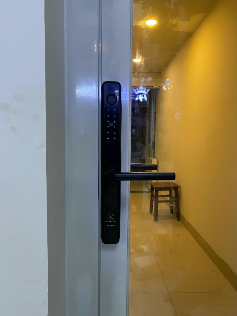 Top 8+ Khóa Điện Tử Tay Gạt Bảo Mật Cao, Giá Tốt Nhất Khóa điện tử Kassler KL-599IB hỗ trợ kết nối ứng dụng điện thoại.