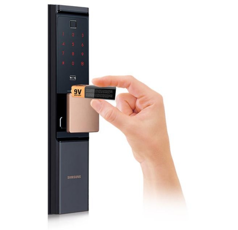 Sử dụng nguồn dự phòng giúp khóa cửa duy trì hoạt động khi pin chính bị gián đoạn.