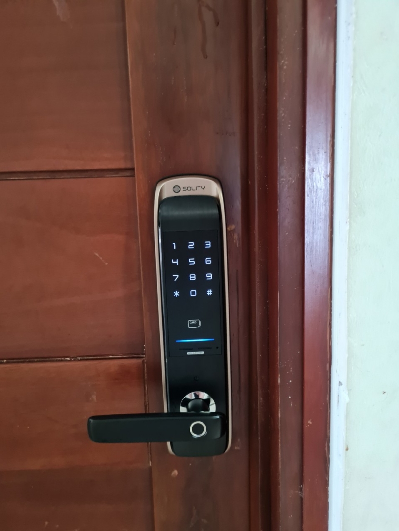 Top 8+ Khóa Điện Tử Tay Gạt Bảo Mật Cao, Giá Tốt Nhất Solity GM-6000BK tích hợp Face ID và công nghệ bảo mật hiện đại.