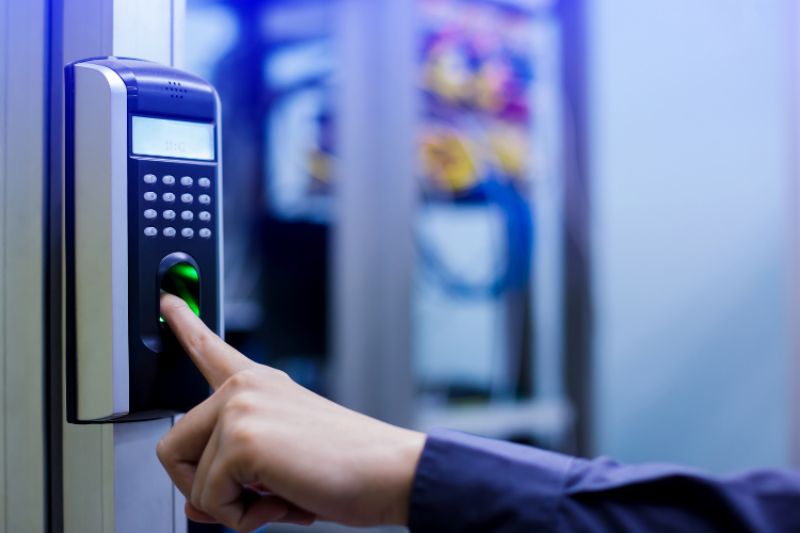 Hướng Dẫn Cài Đặt Khóa Cửa Vân Tay Tại Nhà Cho Mọi Khóa Cài đặt khoá cửa vân tay đơn giản chỉ bằng vài thao tác cơ bản.