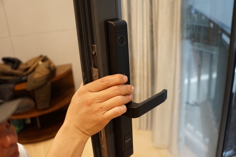 Khóa Điện Tử Là Gì? Ưu Nhược Điểm Và Có Nên Sử Dụng Không? Khóa điện tử giúp tăng cường bảo mật và tiện lợi trong việc quản lý ra vào.