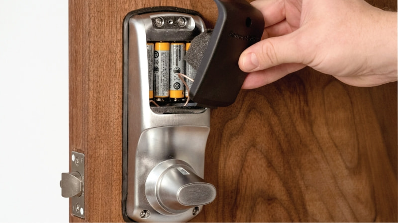 Khóa cửa từ hết pin