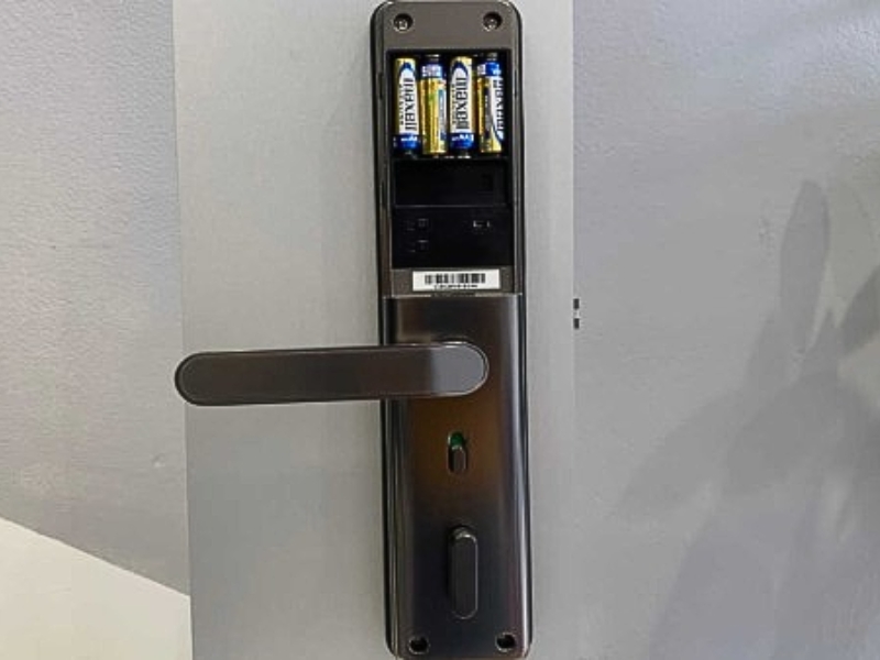 Tần suất đóng/mở cửa ảnh hưởng trực tiếp tới tuổi thọ của pin cửa vân tay