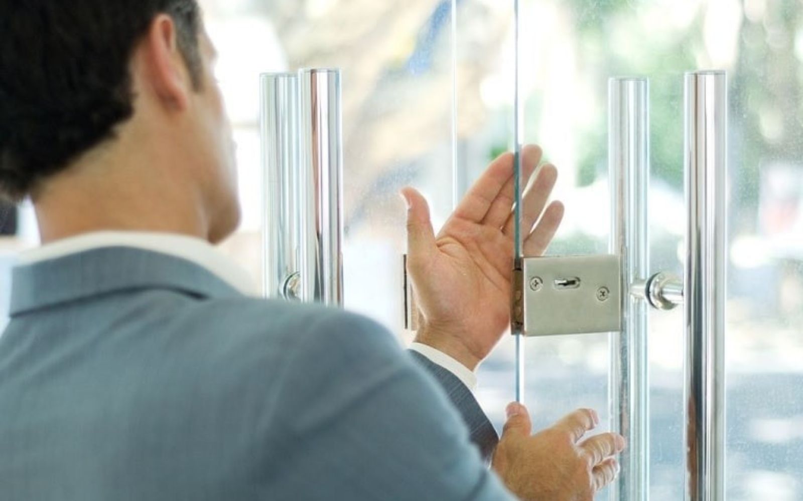 Hướng dẫn lắp đặt khóa vân tay cho cửa kính chuẩn kỹ thuật nhất