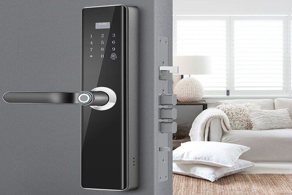 Phân Biệt Khóa Cửa Thông Minh & Khóa Vân Tay: Nên Chọn Loại Nào?