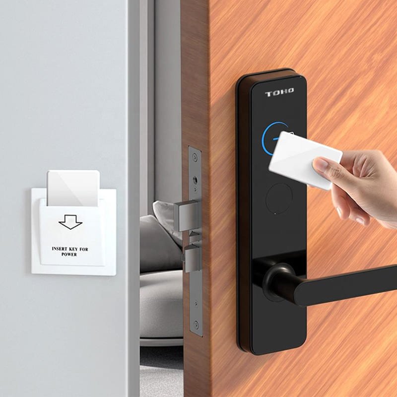 So Sánh Khóa Cửa Vân Tay Và Khóa Cửa Thẻ Từ - Loại Nào Tốt Hơn?