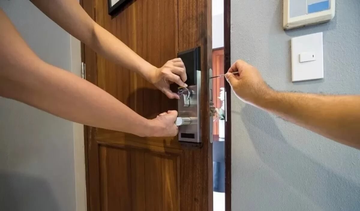Dịch Vụ Sửa Chữa Khóa Điện Tử Thông Minh Tận Nhà